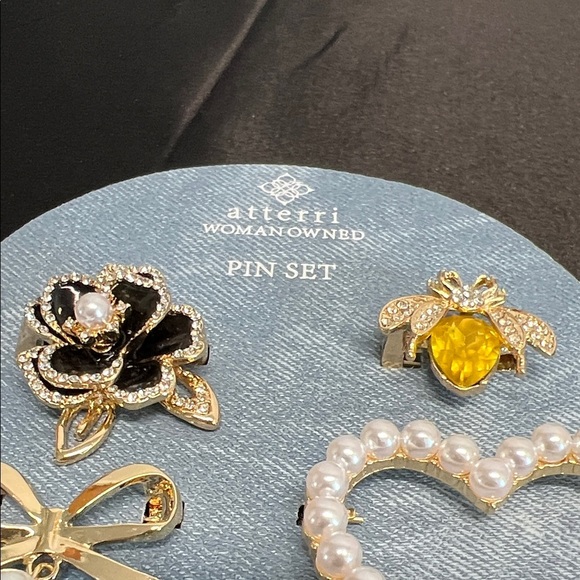 Atterri | Brooch Set - Picture 9 of 9